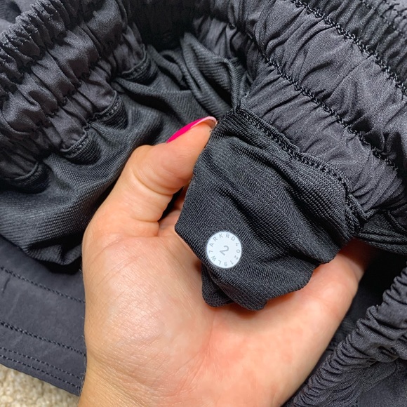 Lululemon Black Hotty Hot Short Size 2 - Picture 9 of 11